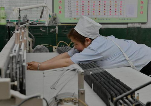 紡織車(chē)間“火爐”之謎 女職工汗如雨下，空調(diào)為何成奢望？